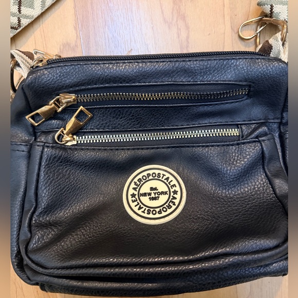 NWOT Aeropostale leather Black Crossbody Bag with Patterned Strap - Picture 2 of 7